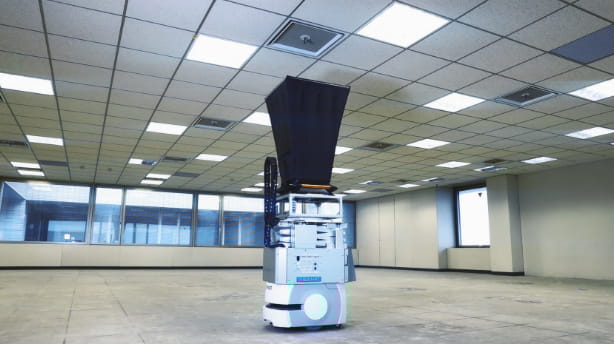 与以往相比，自主行走型风量测量机器人[开发中]将空调性能测试的工时减少<span
										class='u-font-en'>75%</span>