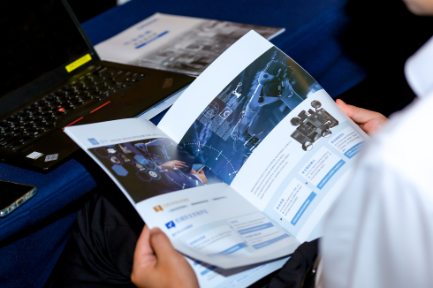 1725952827237571.jpg 8场内会议中1_编辑.jpg